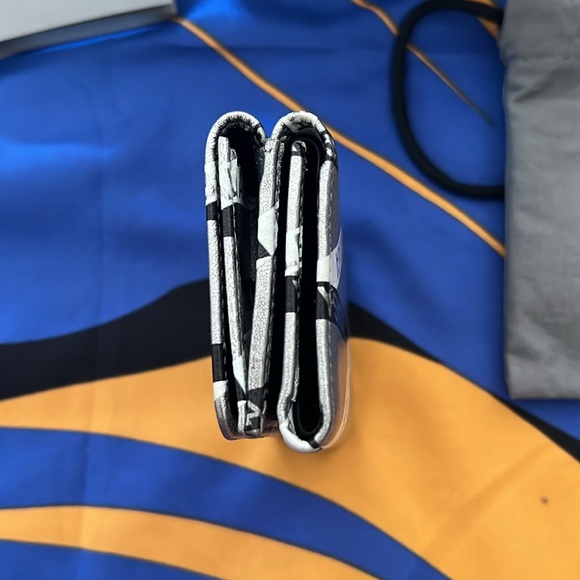 Authentic Preloved BALENCIAGA LOGO MINI TRIFOLD WALLET LEATHER MADE IN ITALY - Picture 3 of 12